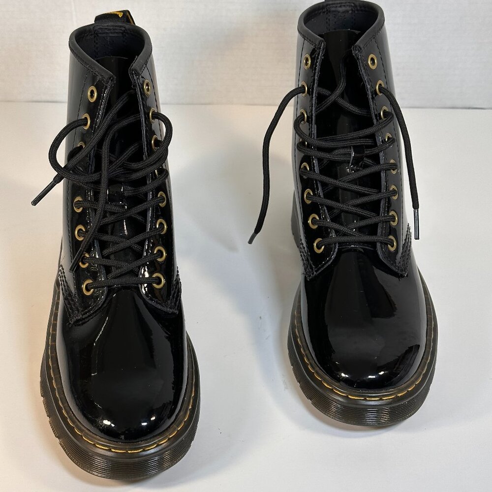 Dr. Martens  M-7.  L-8